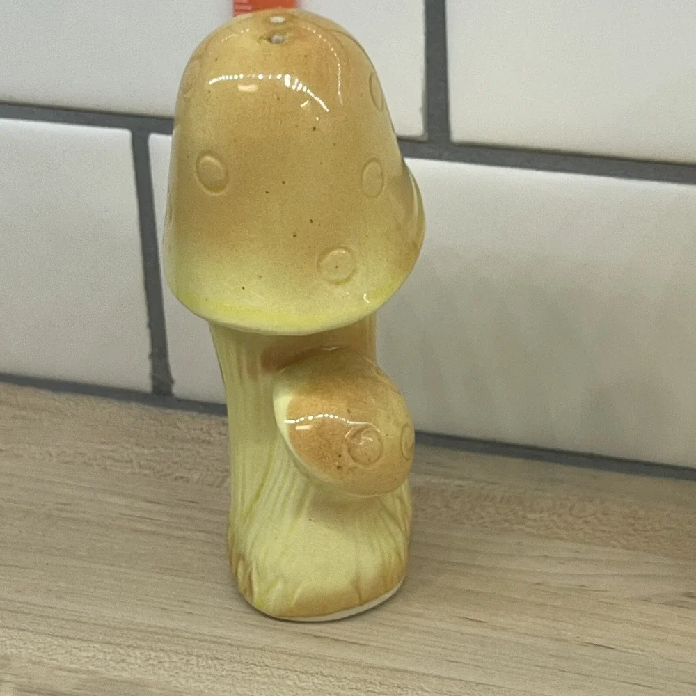 Vintage Mushroom‎ Salt and Pepper Shakers Made in Japan Yellow FLAWS 60s Yellow